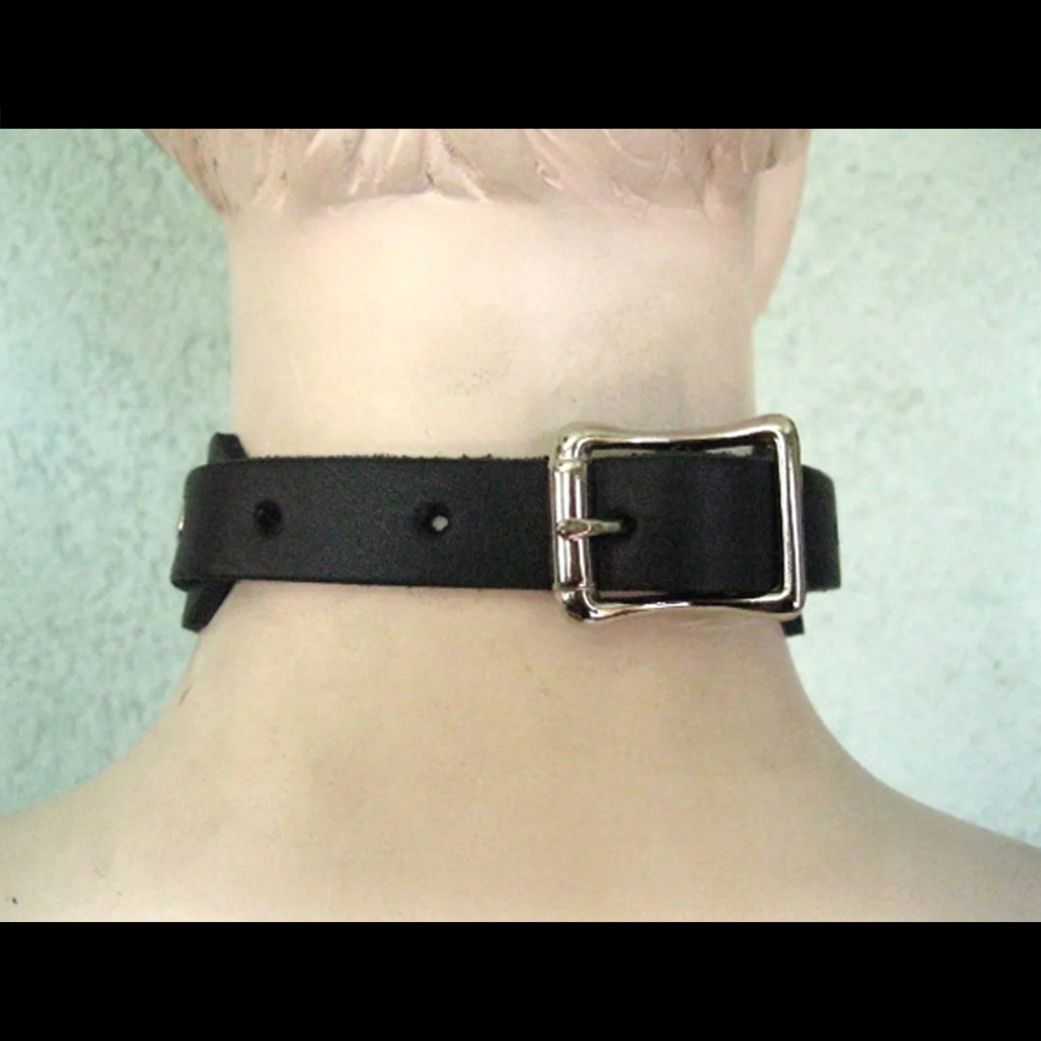1 ring spiked choker