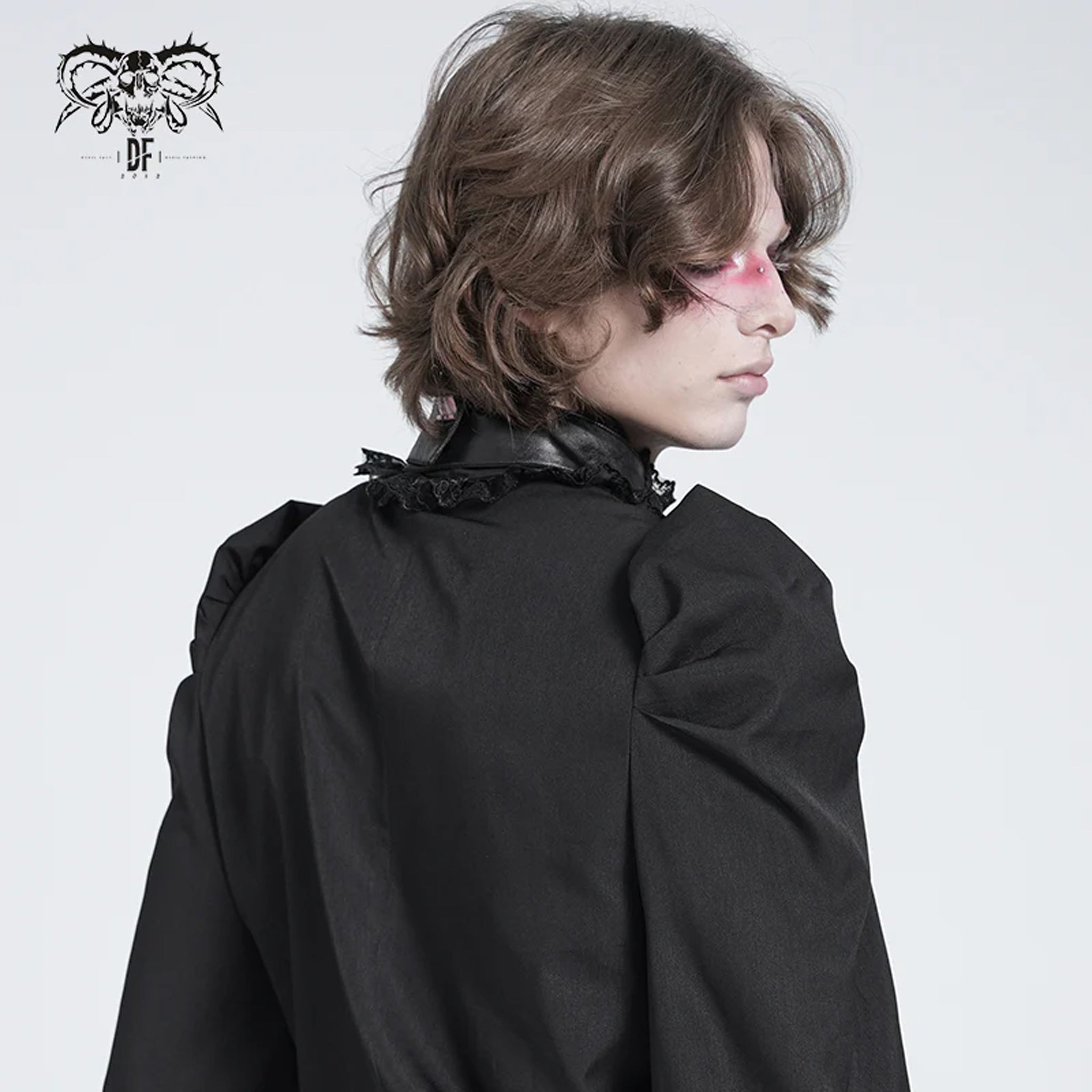 Bat Wing Layered Ascot