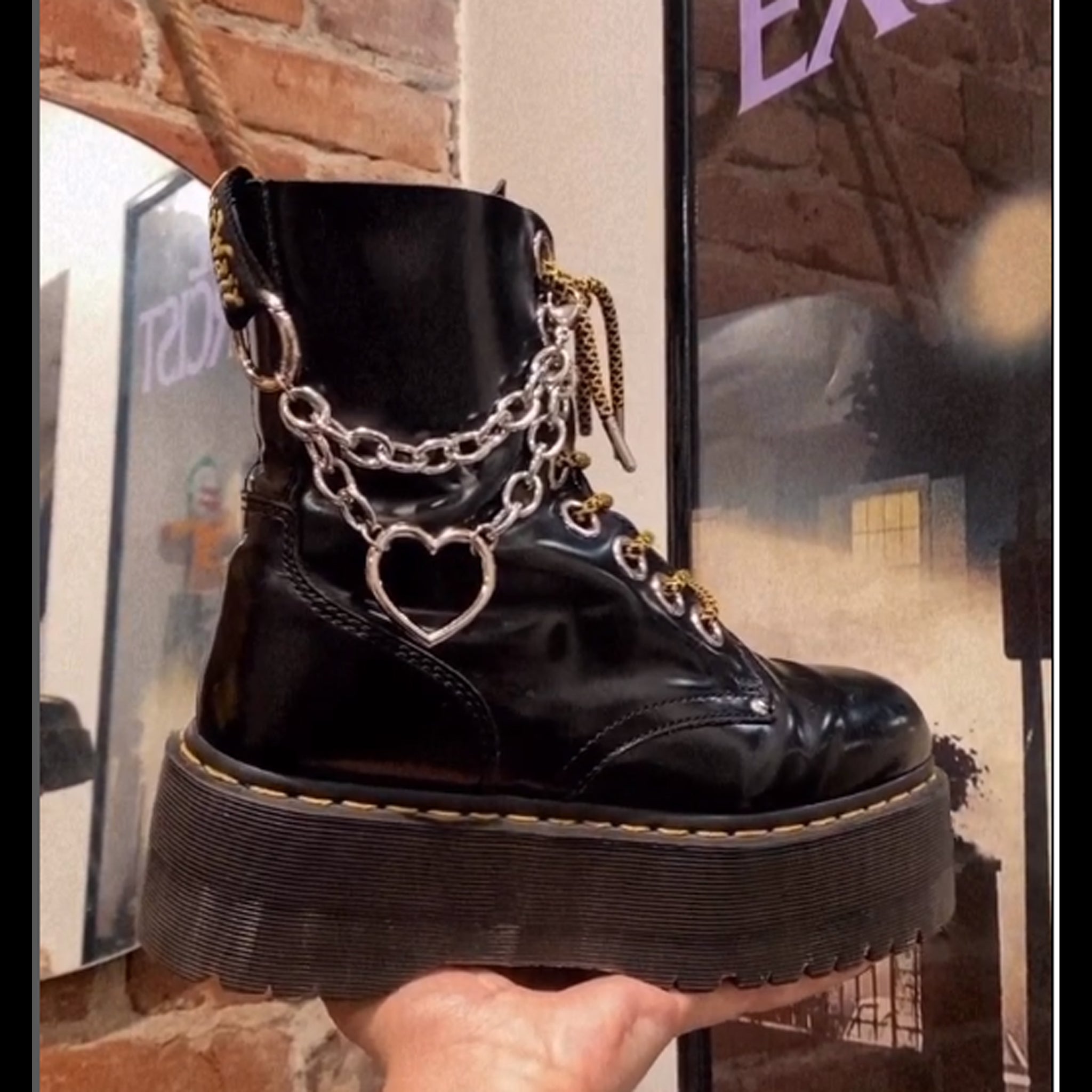 Heart boot chain