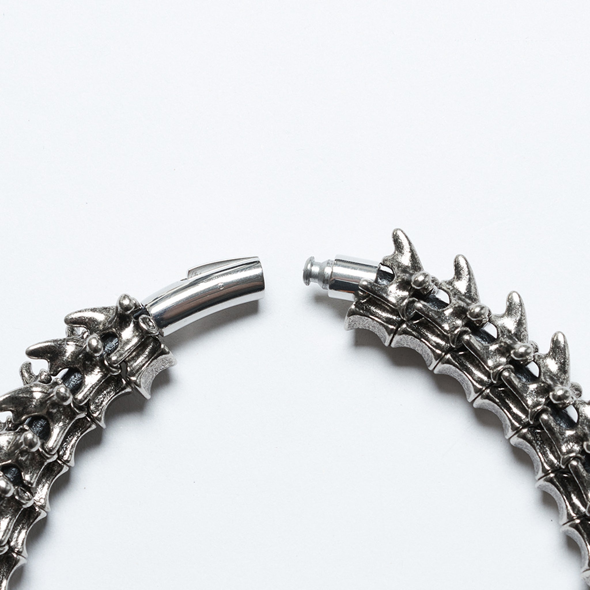 Spine Choker